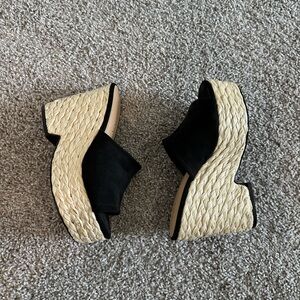 Liliana Black Woven Platform Wedges Sz 6